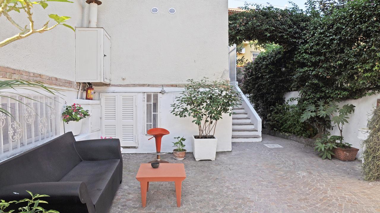 Residenza Le Rose Villa D'Arte نابولي الغرفة الصورة